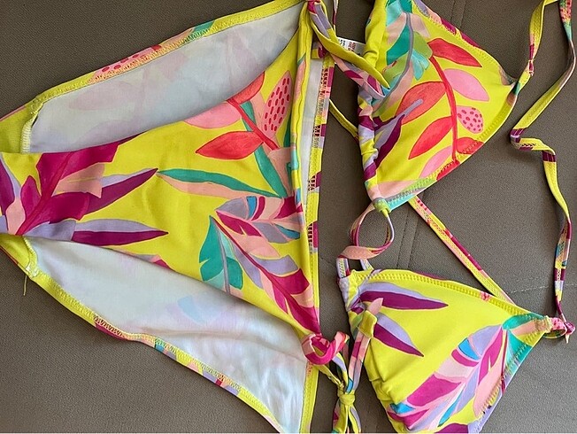 Desenli bikini takımı