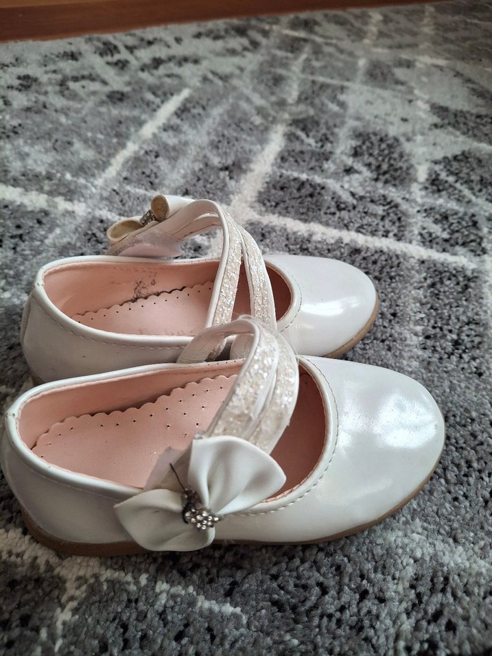 Beyaz Kız Çocuk Tokalı Babet - Görsel 3