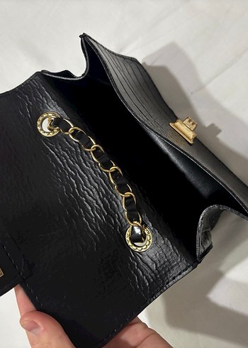 Zincir Detaylı Siyah Yılan Derisi Desenli Deri Çanta - Görsel 2