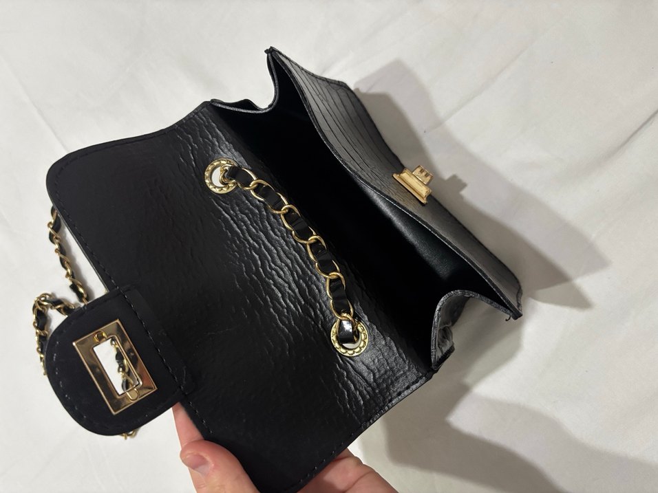 Zincir Detaylı Siyah Yılan Derisi Desenli Deri Çanta - Görsel 2