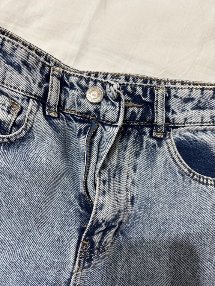 Kadın Mavi Batik Desenli Geniş Kesim Mini Kot Şort - Görsel 2