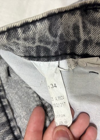 Gri Yırtık Mini Denim Şort - Görsel 3