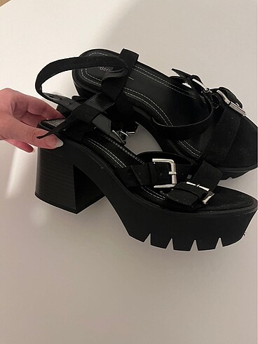 Bershka platform sandalet