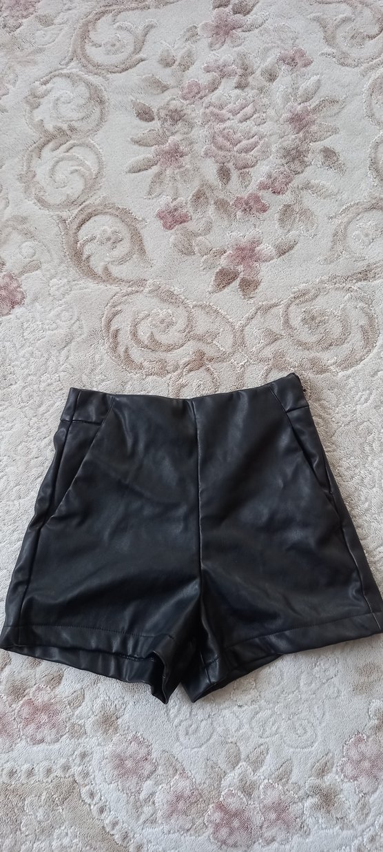 Kadın Siyah Deri Mini Şort - Görsel 3