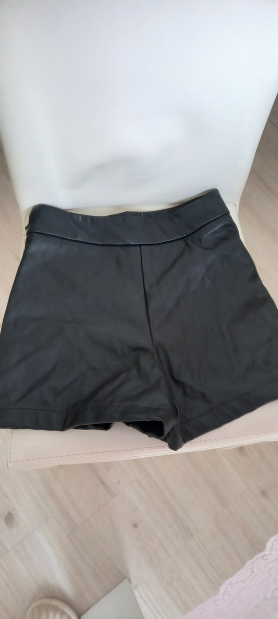 Kadın Siyah Deri Mini Şort - Görsel 2