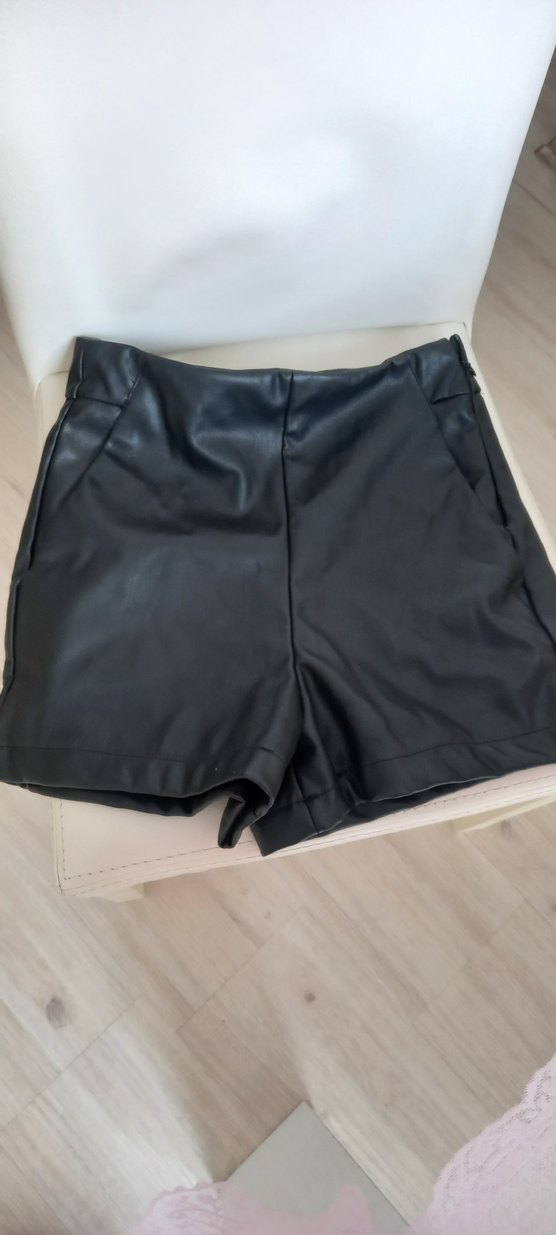 Kadın Siyah Deri Mini Şort - Görsel 4