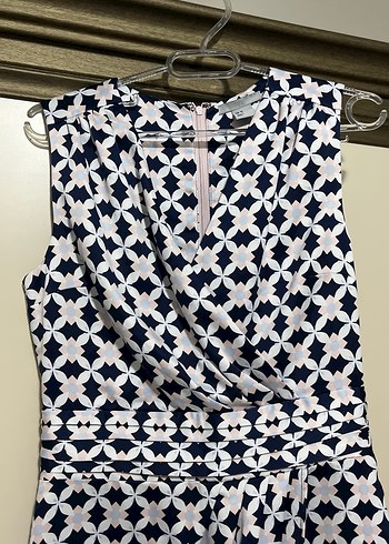 V Yaka Desenli Kemerli Mini Elbise - Görsel 2