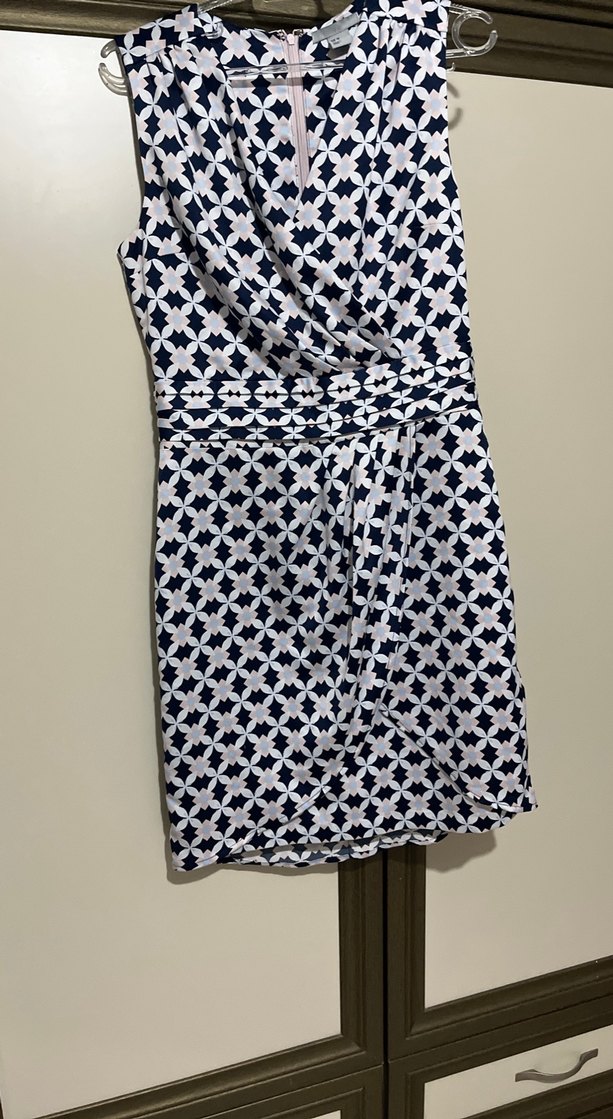 V Yaka Desenli Kemerli Mini Elbise - Görsel 3