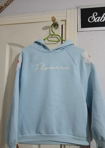 Mavi Kapüşonlu Çiçek Baskılı Sweatshirt