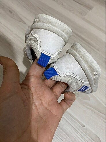 23 Beden beyaz Renk Adidas ayakkabı