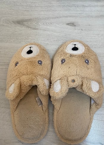LC Waikiki Bej Peluş Kadın Ev Terliği Ayıcık Detaylı