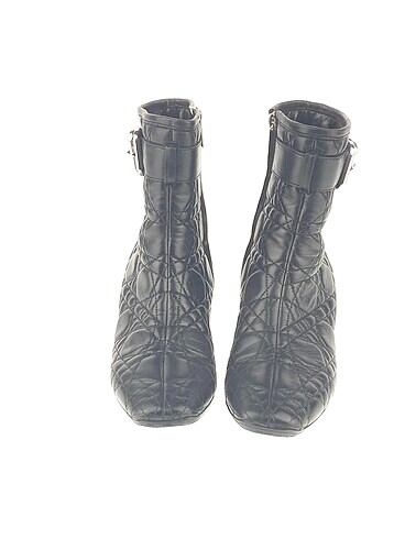 36 Beden Dior Bot %70 İndirimli.