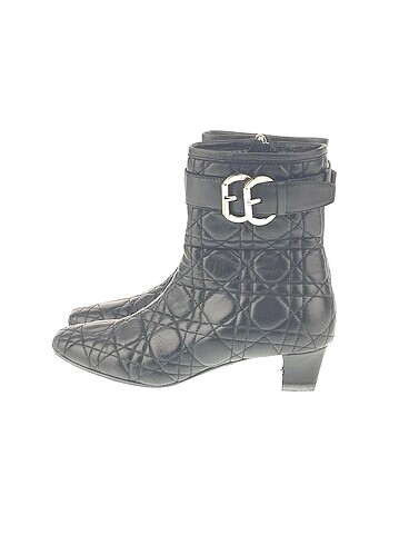 Dior Bot %70 İndirimli.