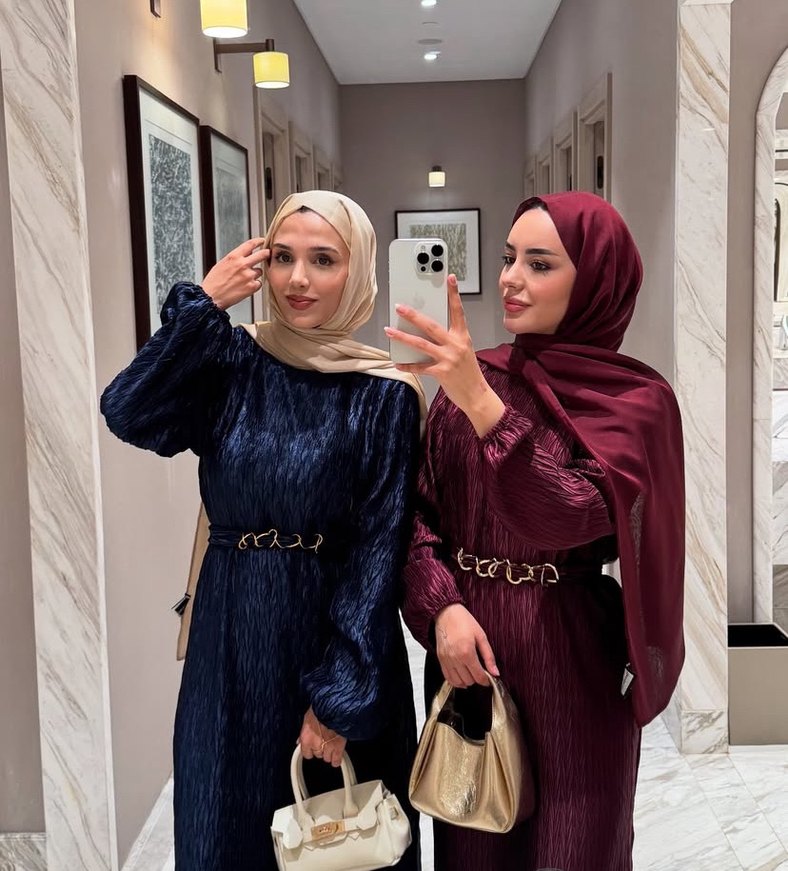 Lacivert saten Uzun Elbise - Görsel 2