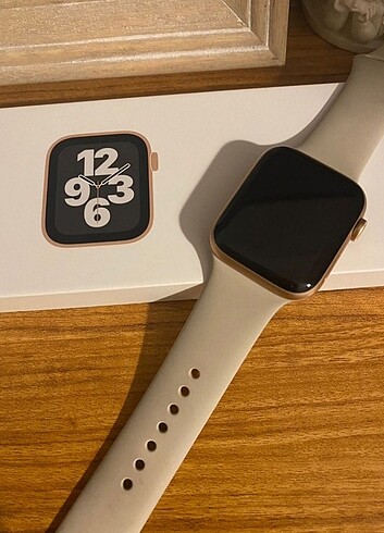 Apple Watch SE 44 MM Akıllı Saat