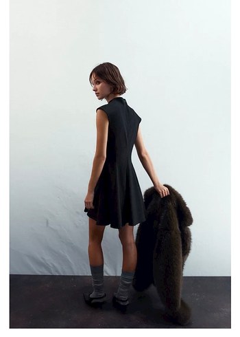 Zara Siyah Yüksek Yakalı Kolsuz Midi Elbise - Görsel 4