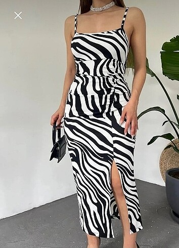 Zebra Desenli Yırtmaçlı Büzgülü Elbise
