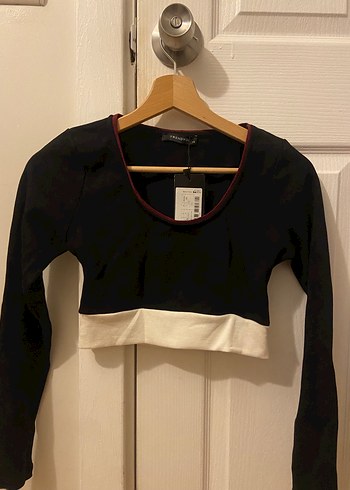Trendyol milla Siyah Beyaz Elastik Crop Bluz