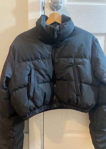 Trendyolmilla Siyah Fermuarlı Kadın Şişme Crop Mont