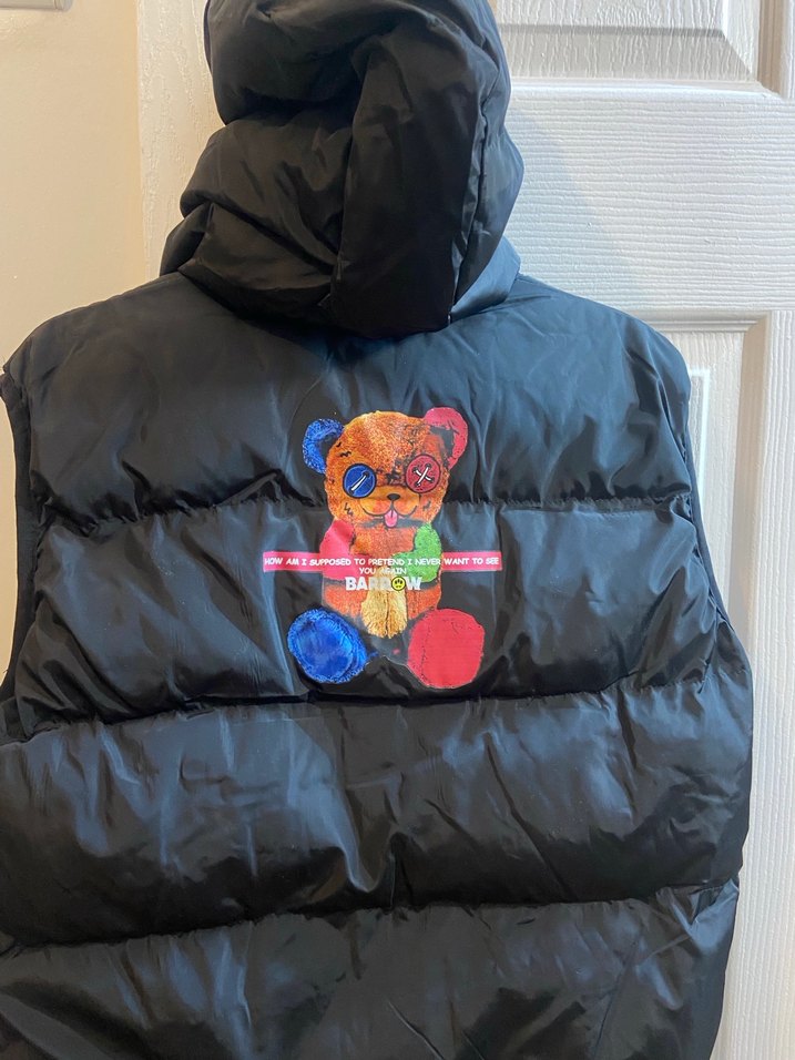 Siyah Kadın Kapüşonlu Şişme Yelek Teddy Baskılı - Görsel 4