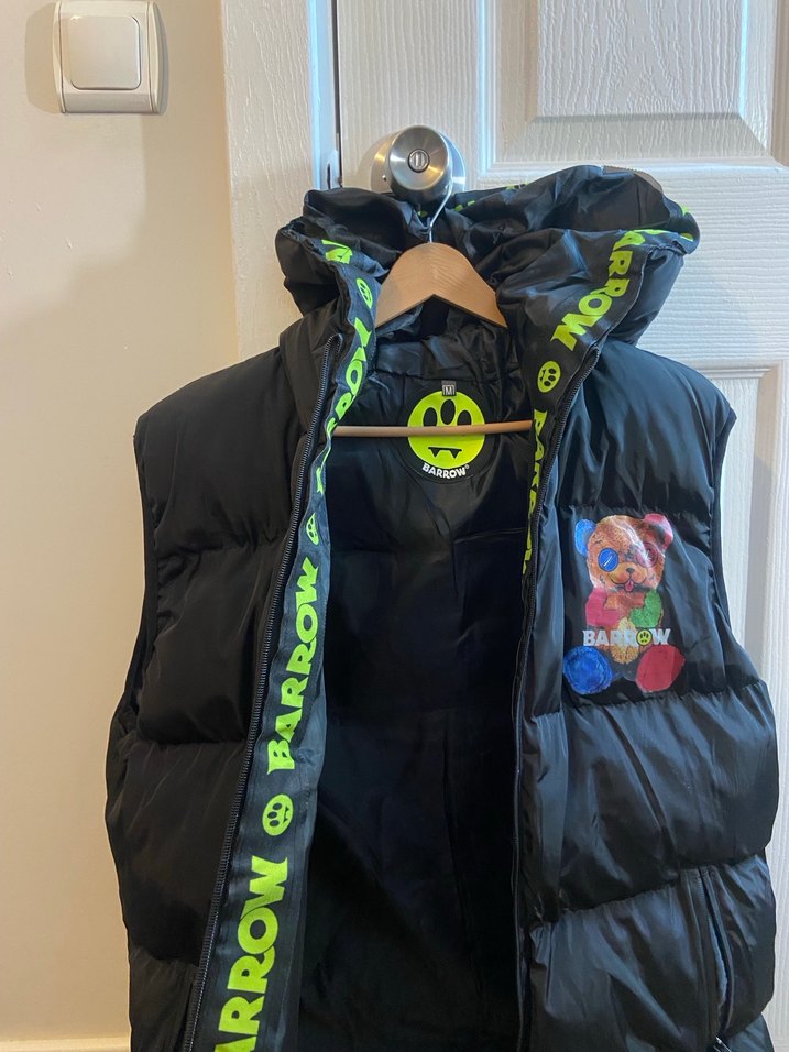 Siyah Kadın Kapüşonlu Şişme Yelek Teddy Baskılı - Görsel 3