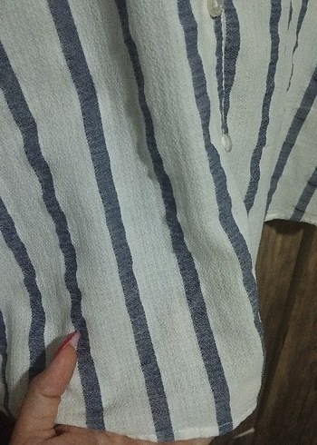 Gri Çizgili Kısa Kollu Kadın Keten Gömlek - Görsel 2