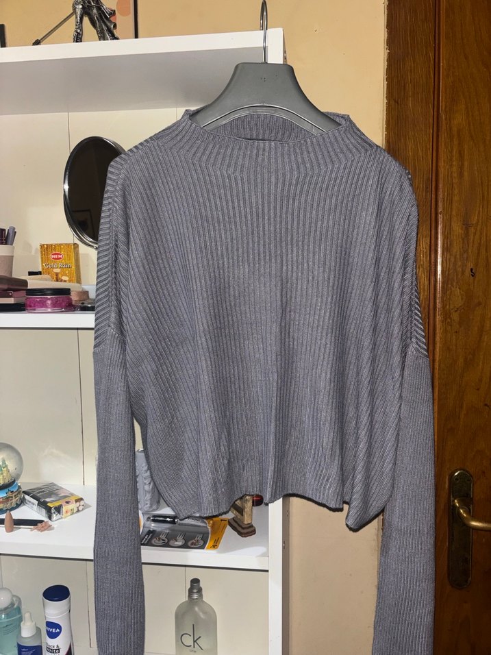 Gri Pilili Boğazlı Kadın Kazak - Görsel 2