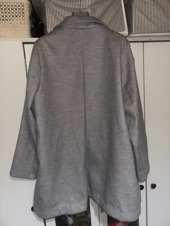 Gri Çift Düğmeli Kaban - Görsel 3