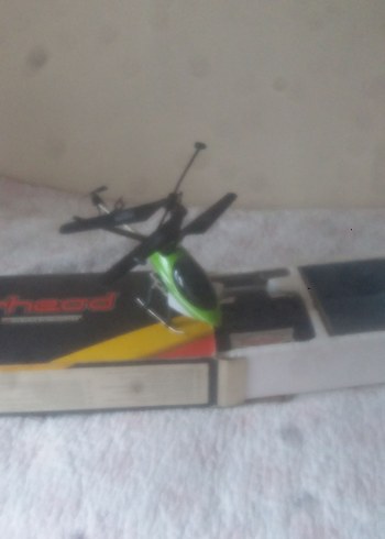  Gri ve Haki Renkli Oyuncak Helikopter