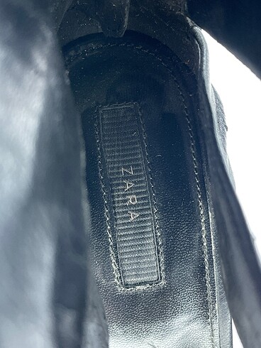 37 Beden siyah Renk Zara Platform %70 İndirimli.