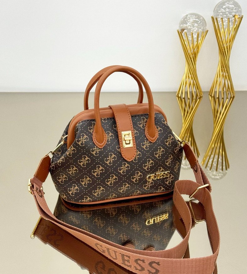 GUESSS
ÖLÇÜLERİ 30x17 cm - Görsel 4