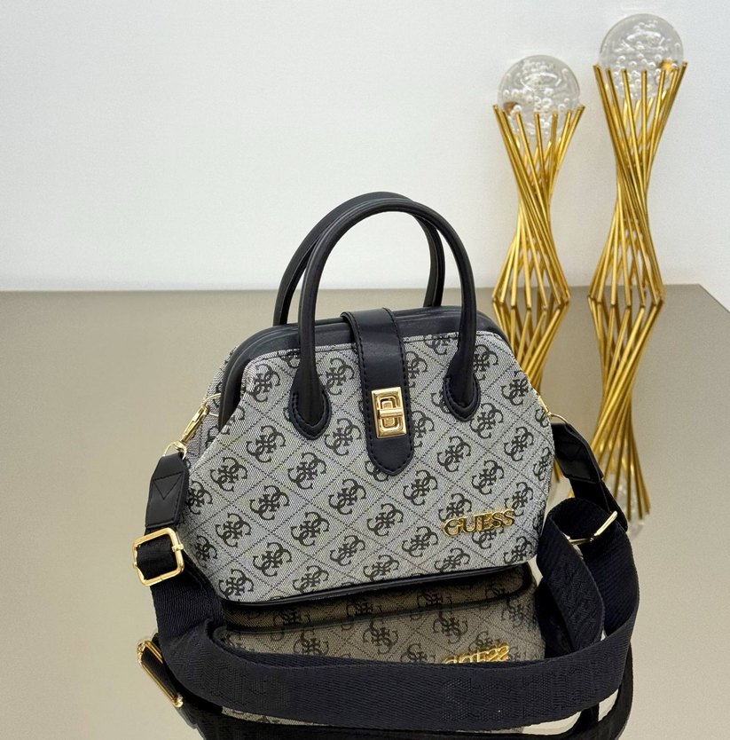 GUESSS
ÖLÇÜLERİ 30x17 cm - Görsel 2