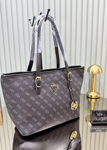 Guess Kova Model 6 Rengiyle Stoklarımızda Ölçüleri: 42x24