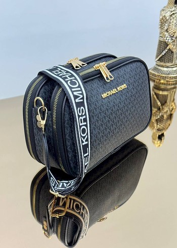 Michael Kors Çapraz Çanta renkleri mevcuttur sol kaydırın
