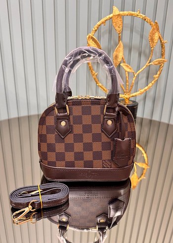 Louis Vuitton Louis vuitton Ölçüleri 15x20 cm Renkler mevcut sol kaydırın