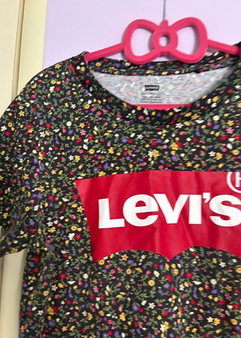 s Beden siyah Renk Levi's Siyah Çiçekli Tişört
