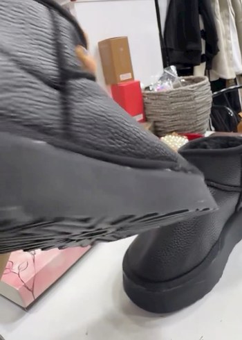 Siyah Tüylü Kadın Dolgu Topuk Ugg Bot - Görsel 2