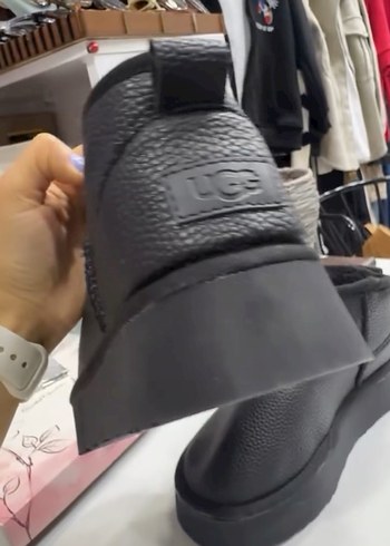 Siyah Kürklü Kadın Dolgu Topuk Ugg Bot - Görsel 2