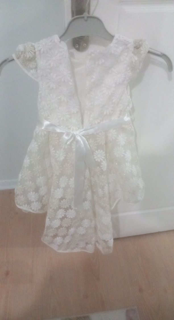 Kız Çocuk Beyaz Nakışlı Fırfırlı Elbise - Görsel 3