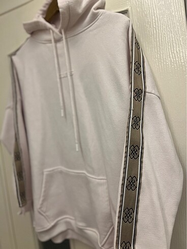 Guess sweatshirt
