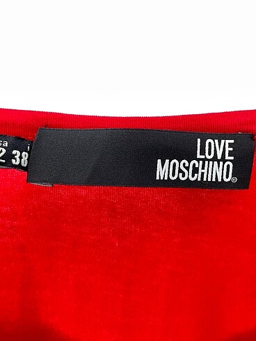 34 Beden kırmızı Renk Moschino T-shirt %70 İndirimli.