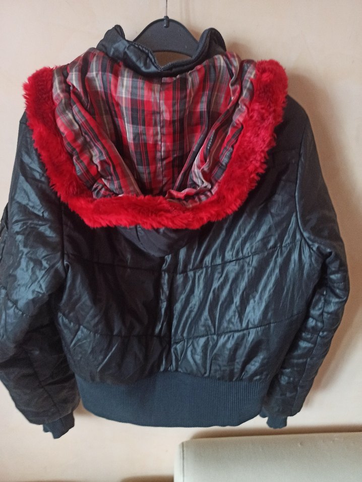 adil ışık  Siyah Kısa Kapüşonlu Kadın Kışlık mont - Görsel 5