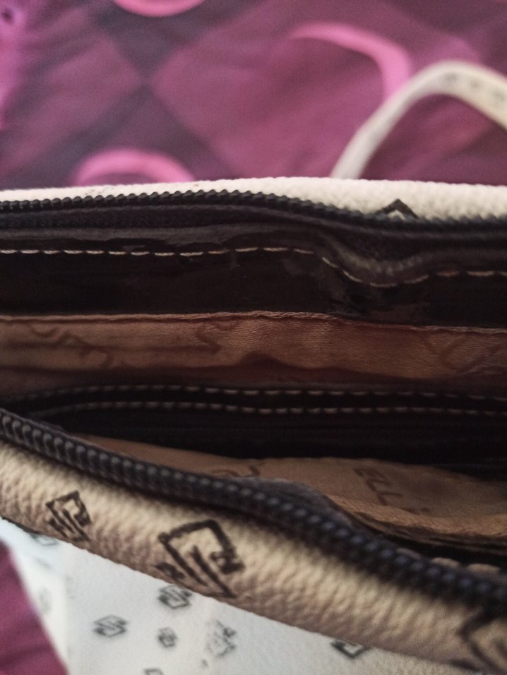 Tokalı Beyaz Desenli Deri Kadın Çanta - Görsel 5