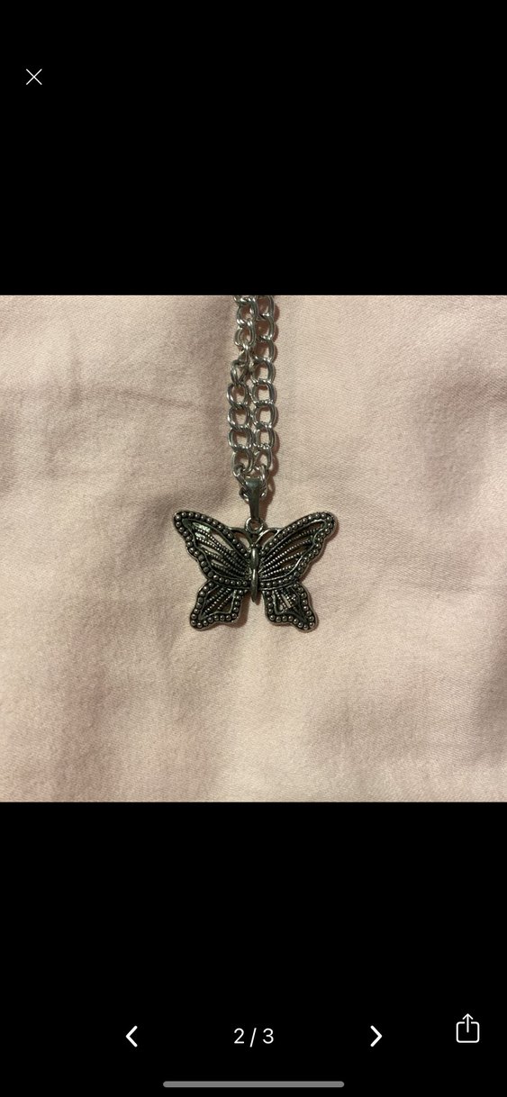 Gri Zincir Detaylı Kelebek Kolye - Görsel 2