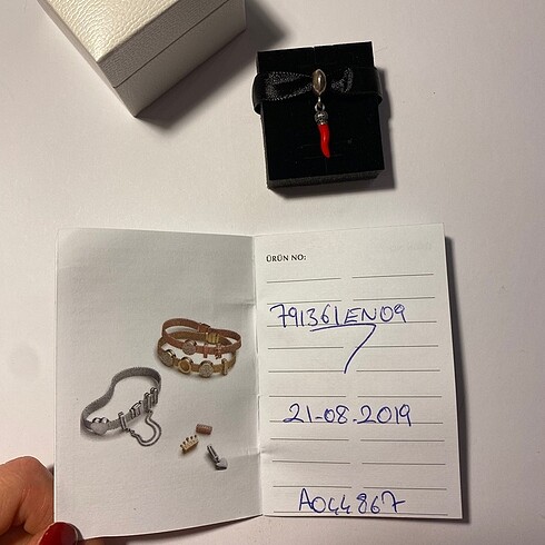 Beden kırmızı Renk Orijinal Pandora Charm