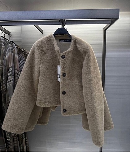 Zara peluş crop cekey
