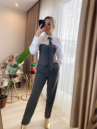 l Beden Gri kravat detaylı takım