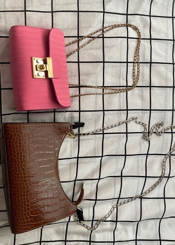 Pembe Zincir Detaylı Yılan Desenli Deri Çanta