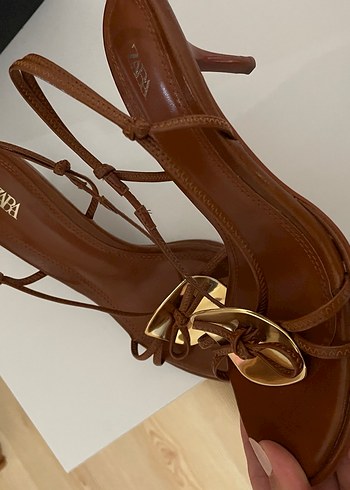 Zara Kahverengi Deri Kadın Topuklu Sandalet