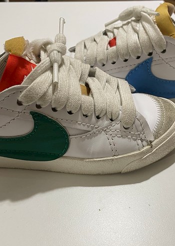 Nike Renkli Bağcıklı ve Cırtlı Kadın Spor Ayakkabı